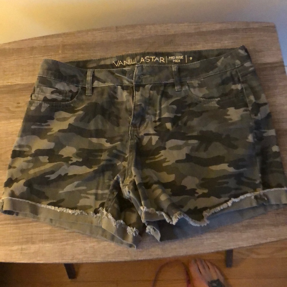 Vanilla Star Camo Shorts